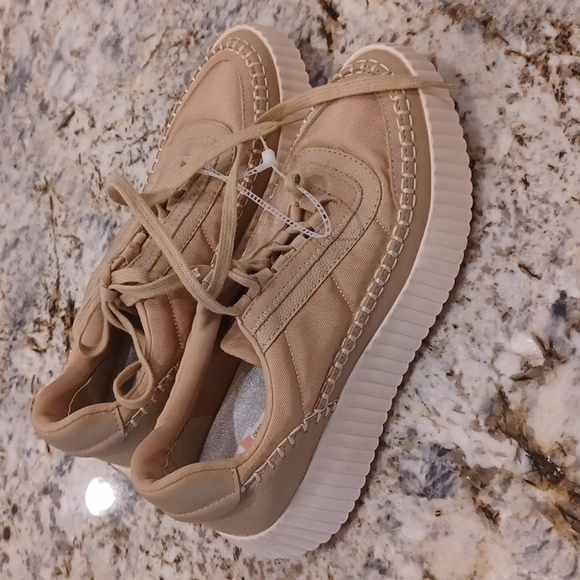 Dolce Vita Women's Dolen Nylon Patform Sneaker in Dune  NEW Size 9.5 - Picture 9 of 16